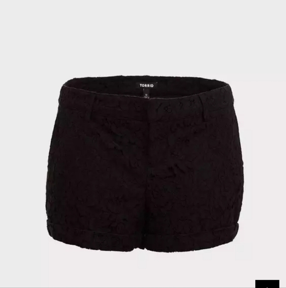 Torrid Black Lace Studio Short 20 - Picture 3 of 6